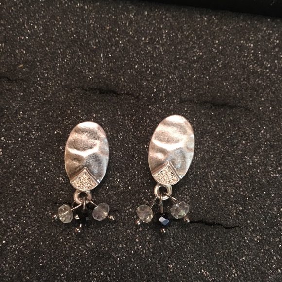 Silver post earrings w/ crystal & Black crystals - Picture 1 of 6